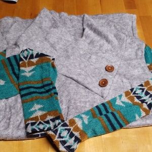 Gray sweater with aztec printed sleeves, small